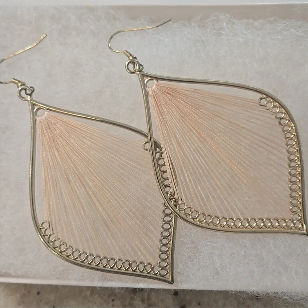 Gold-Frame Peach Thread Leaf Drop Earrings - Unbranded